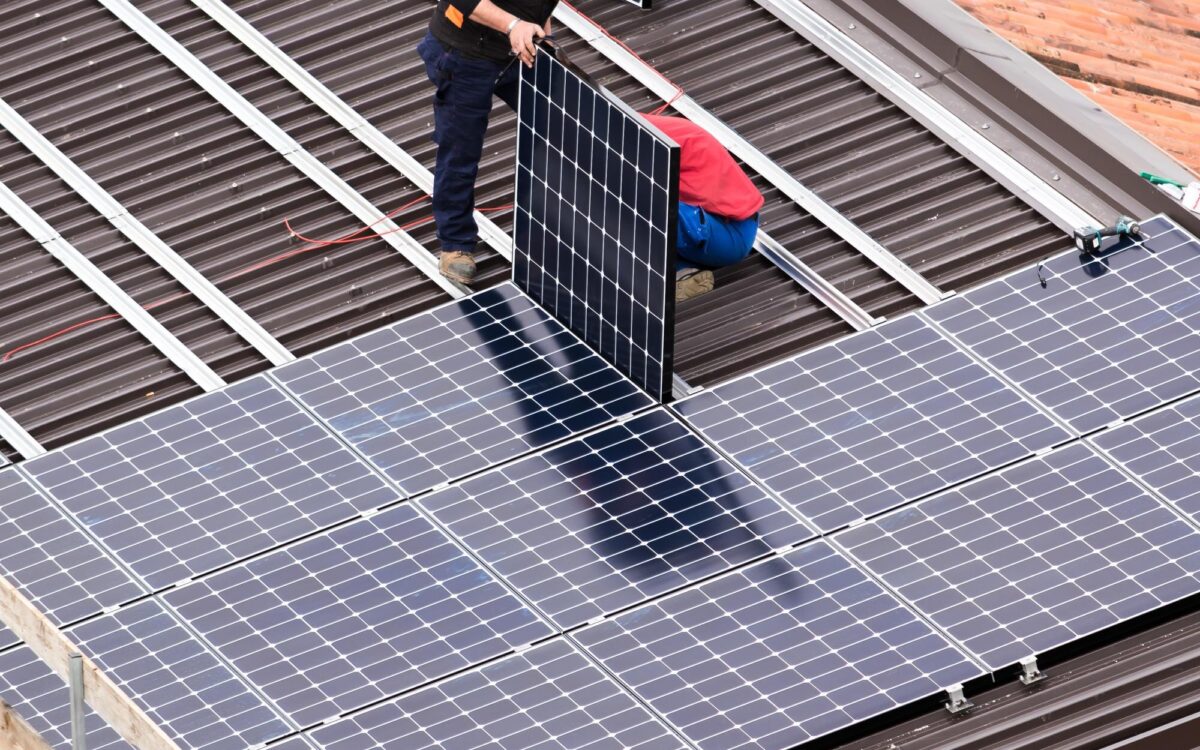 Sistem fotovoltaic de 10 kW: câte panouri sunt necesare și cât spațiu ocupă