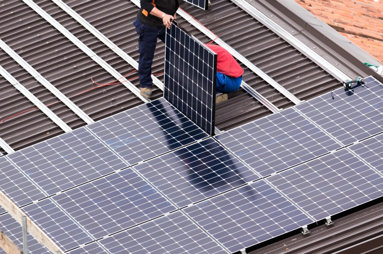 Sistem fotovoltaic de 10 kW: câte panouri sunt necesare și cât spațiu ocupă