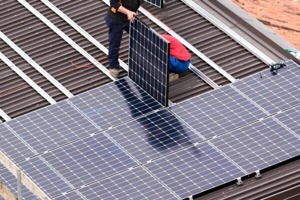 Sistem fotovoltaic de 10 kW: câte panouri sunt necesare și cât spațiu ocupă