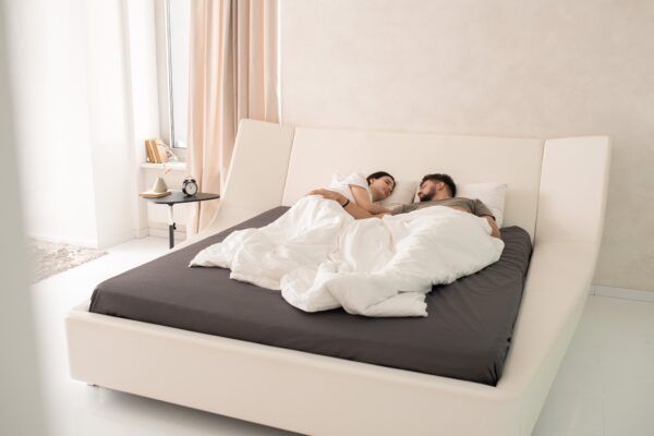 Ce saltea 180x200 alegi pentru două persoane cu preferințe diferite