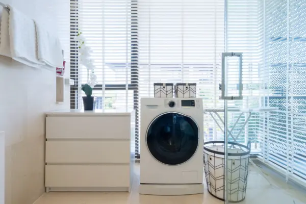 5 idei pentru integrarea mașinii de spălat în mobilierul băii