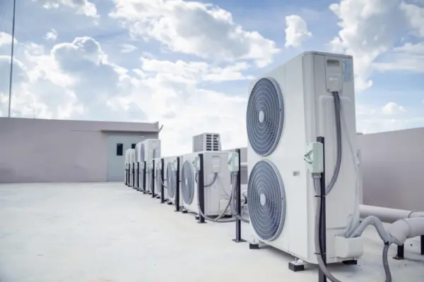 Microclimatul în spații industriale: de ce umiditatea este un factor critic în producție